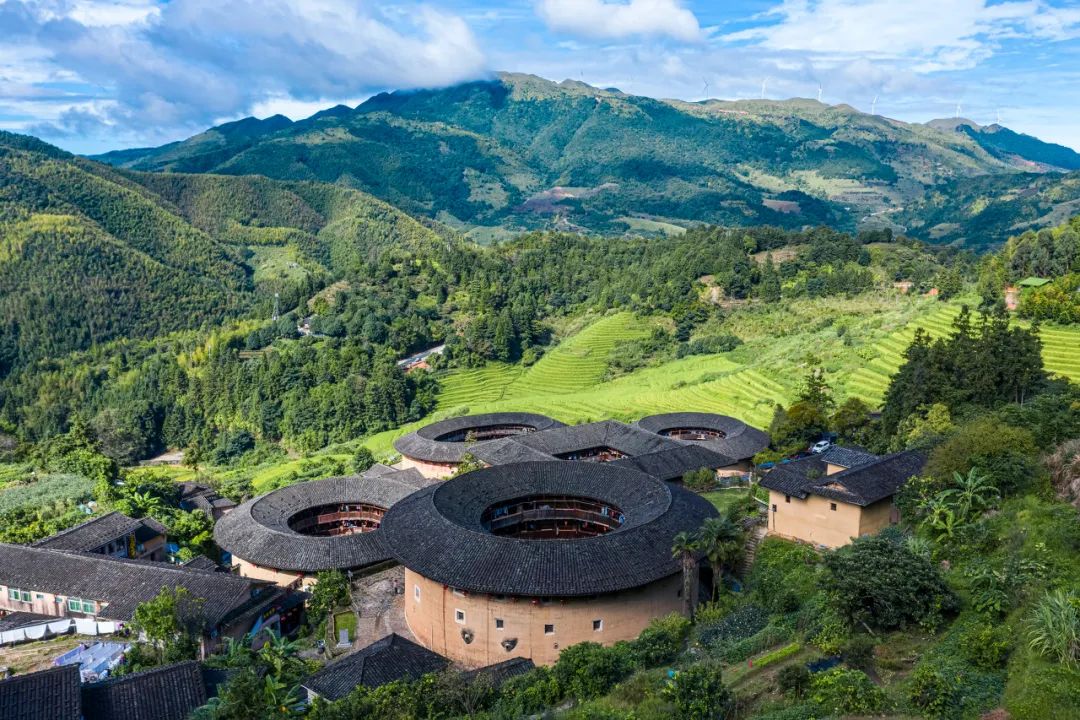 福建，历史与现代交融，文化与经济盛宴的展现